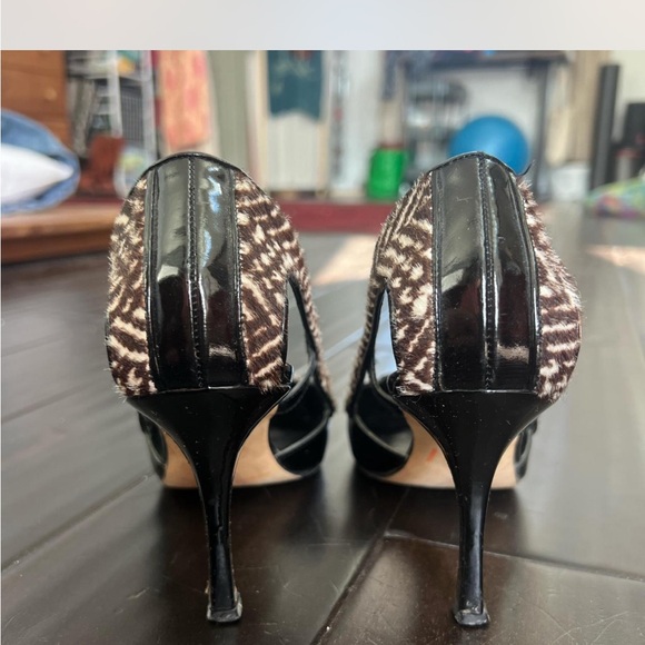 Manolo Blahnik Black and Brown Patterned Heels - Picture 4 of 7